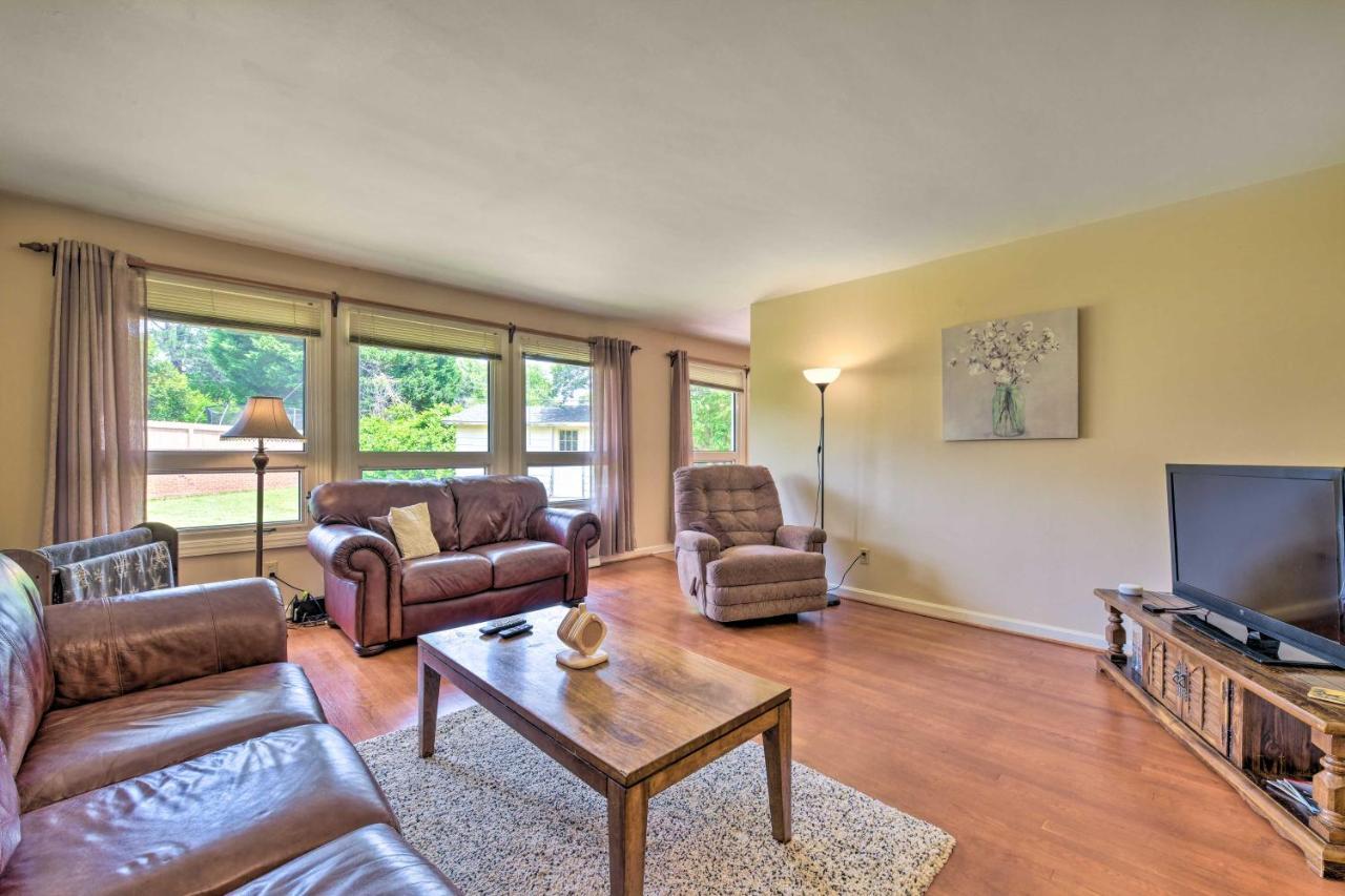Cozy Retreat With Yard About 5 Mi To Dtwn Casa de férias *